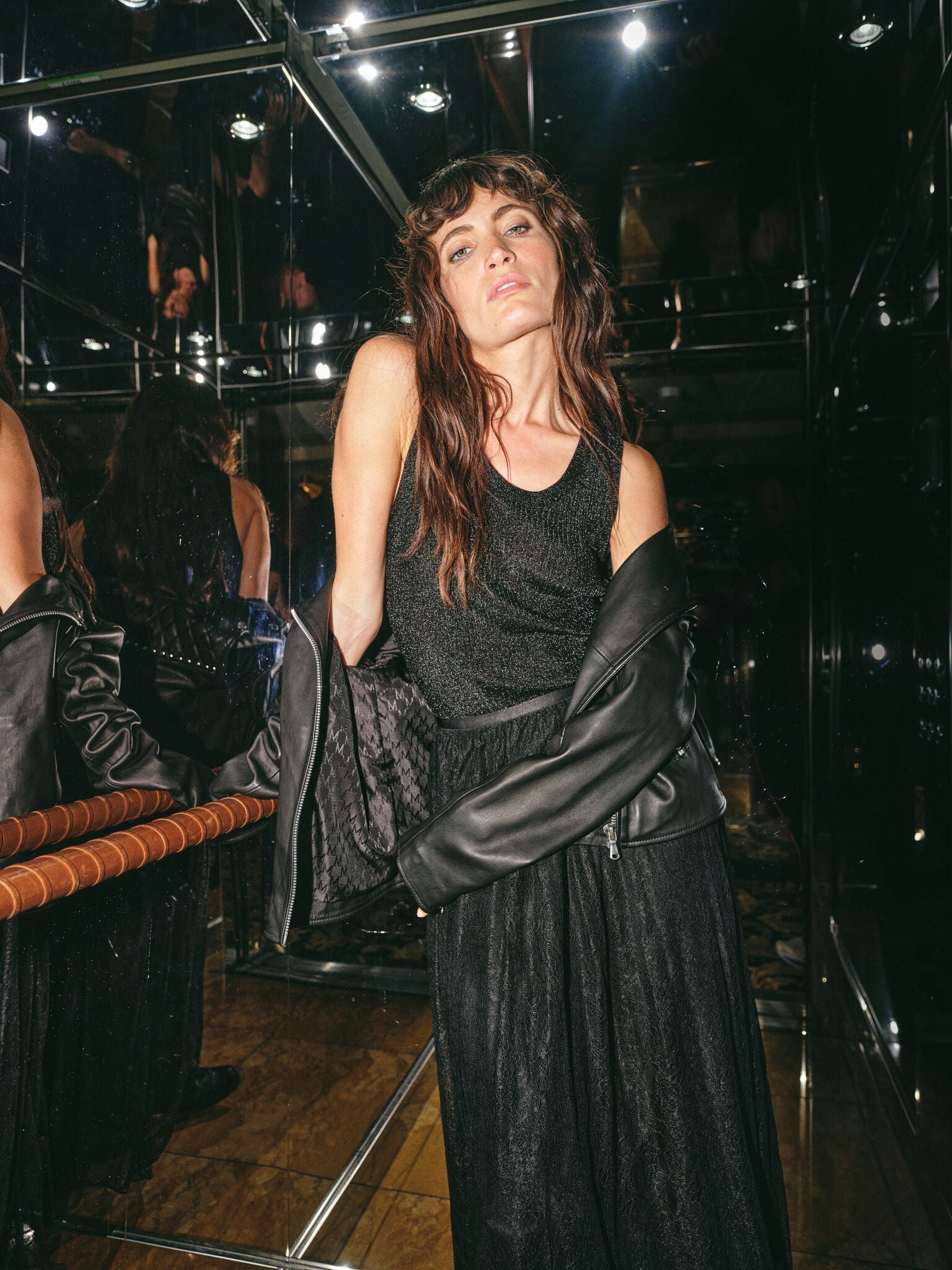 Modelshot / Black / Detail